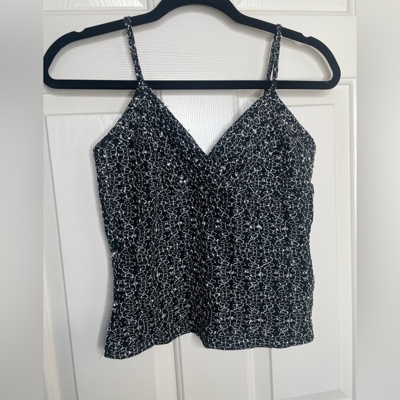 Anxiety Cafe vintage y2K back and white textured v-neck cropped tank top | L - Picture 1 of 10